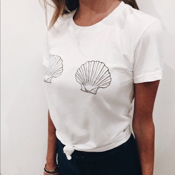 Bella + Canvas 'Seashells' Graphic Crew Neck Tee - Picture 2 of 8